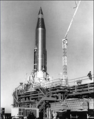 Primer satélite de retransmisión diferida