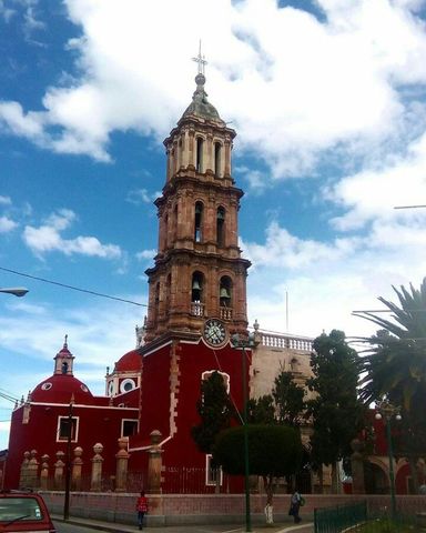 Se convierte en párroco en San Felipe Torres Mochas, Colima
