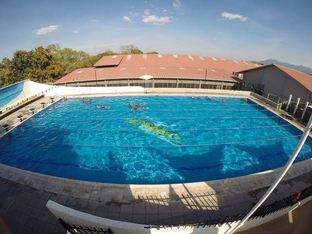 INAUGARACIÓN DE LA PISCINA