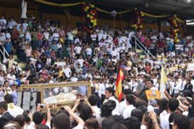 VISITA LA URNA CON LAS RELIQUIAS DE SAN JUAN BOSCO