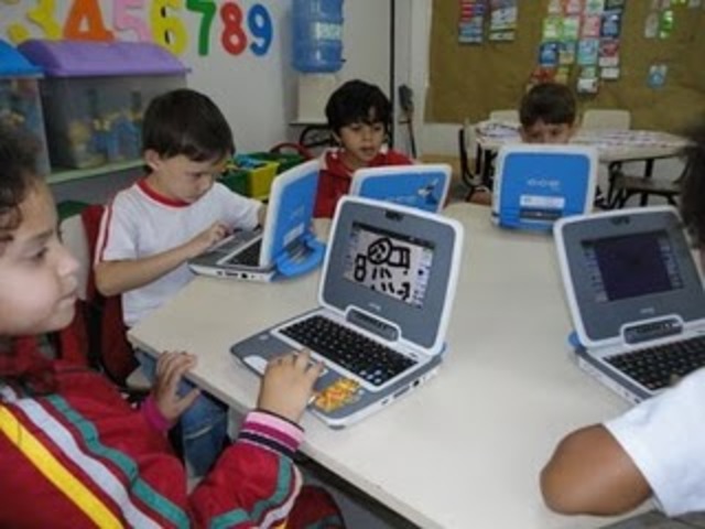 2010 - PROUCA (Programa Um Computador por Aluno): alunos conectados