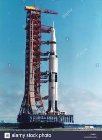 Desarrollan el Cohete Saturno V