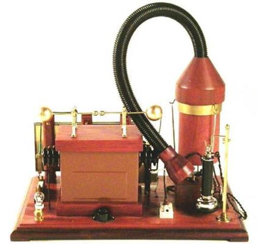 Primeira transmissão da voz humana por meio das ondas radiofônicas.