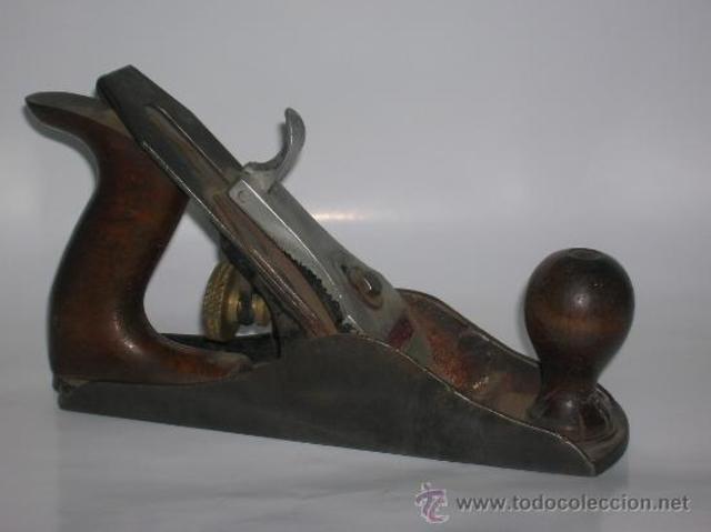 Invención del cepillo del carpintero