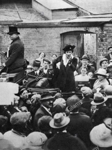 La Primera Mujer En El Parlamento Británico.