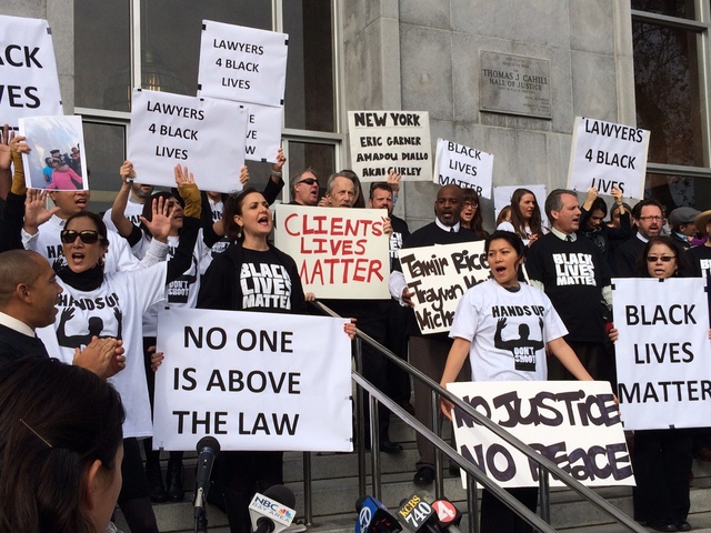 8.000 villagers demonstrated outside the PM's office in Transcentral (par. 30)