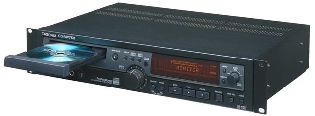 LANZAN EL CD MULTIUSOS (imagen, sonido, animacion, video)