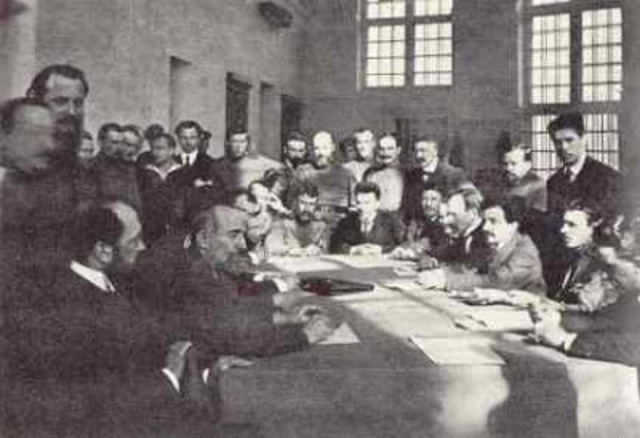 Creacion del Comite del Soviet