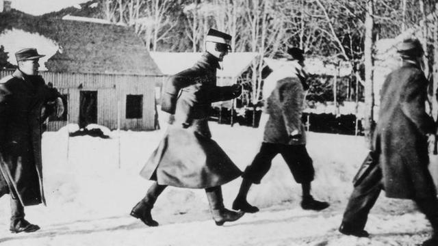 Kongen og regjeringen flykter