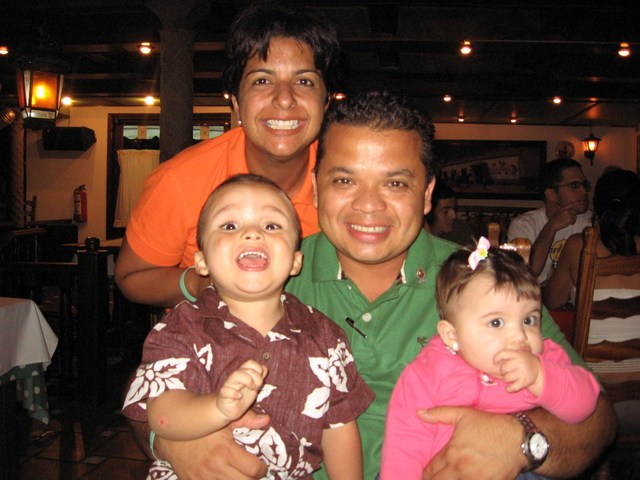 Con mis papas hermosos y mi hermano