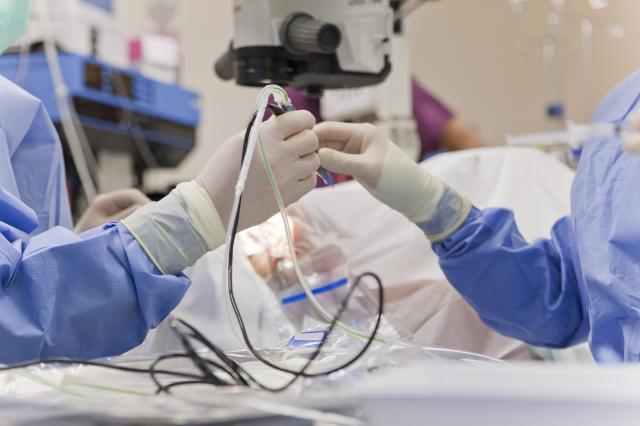 Cirugía robótica con láser no invasiva