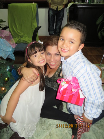 Con mi hermano recibiendo los regalos de navidad