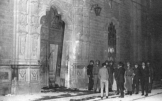 Bazukazo derriba puerta de la Voca 5