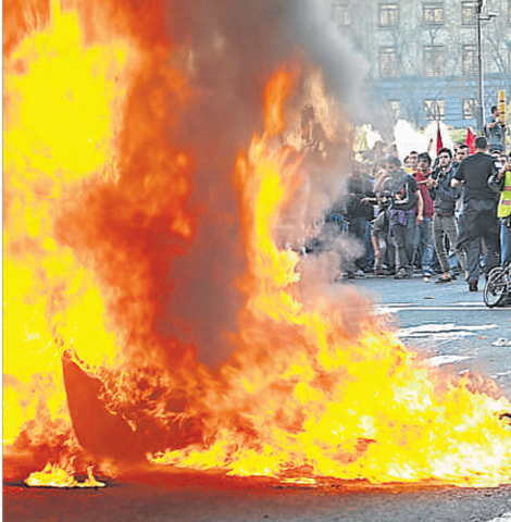 La vaga es vesteix de manifestació; prudència tàctica del Govern