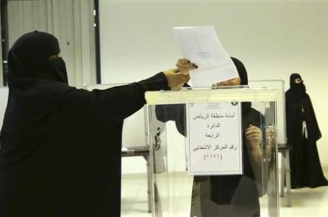 2015 LAS MUJERES DE ARABIA CONSIGUEN VOTAR
