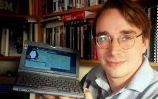 Linus Torvalds comienza a trabajar en Linux