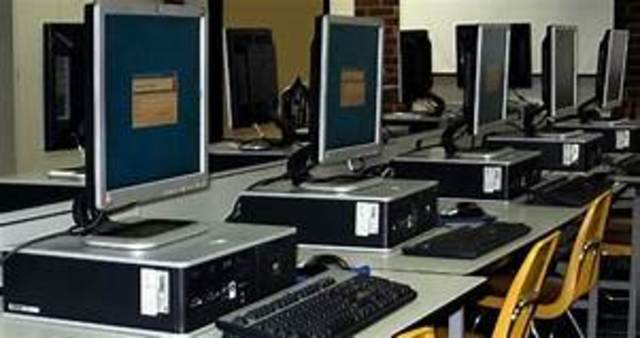 Se incorporan 22.000 equipos informáticos y pizarras digitales en 11.000 escuelas primarias de México.