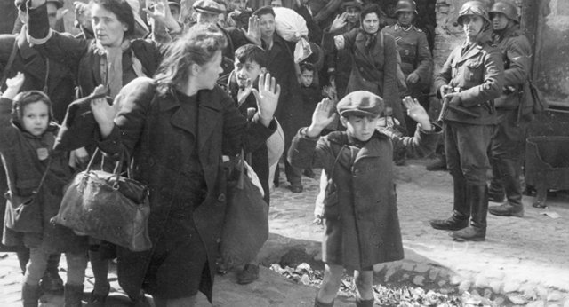 Adopción a la solucion final del problema del judio