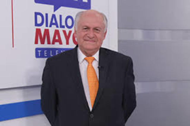 fue  condecorado con el doctor honoris