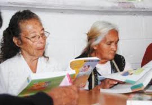 Se establecieron los Centros de Educación para Adultos