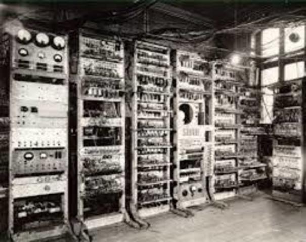 Primera Generación de ordenadores Mark I, ENIAC, UNIVAC.