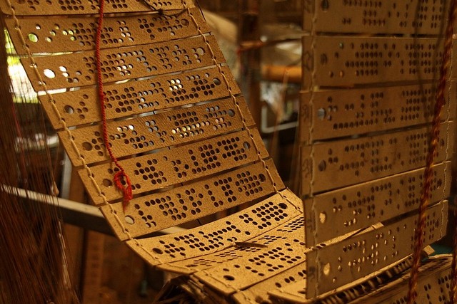 Telar con tarjetas perforadas