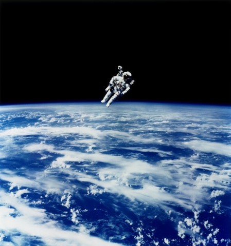 First untethered space walk