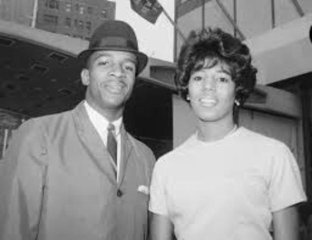 James Hood and Vivian Malone became the first two black students to enroll successfully at the University of Alabama, defying Gov. George C. Wallace Jr.’s  “stand in the schoolhouse door.”