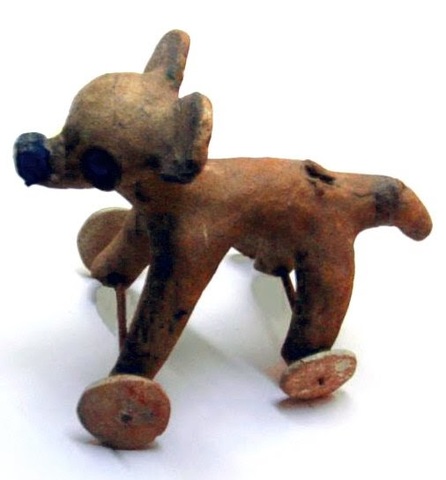 Figuras de barro dotadas de ejes