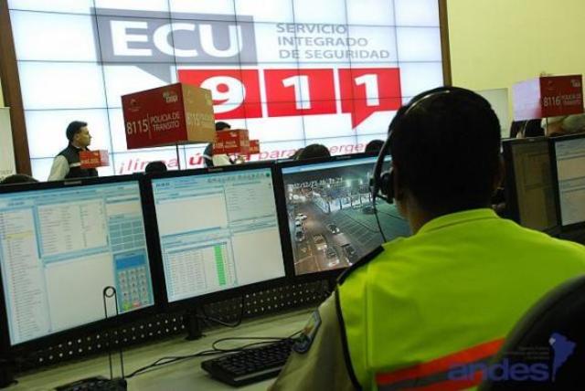 Se crea el sistema universal de emergencias 911.