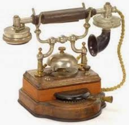 Se inicia el servicio telefónico en Bogotá y Barranquilla