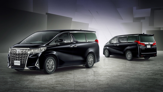 Посвежевший минивэн Toyota Alphard сильно подорожал