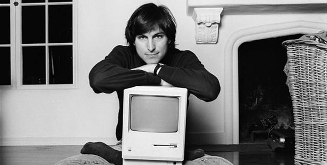 Se crea el primer ordenador por Steve Jobs