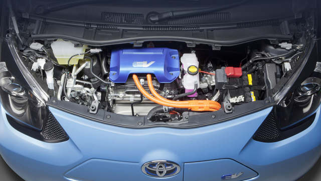 Компания Toyota построит электрокар на необычных батареях