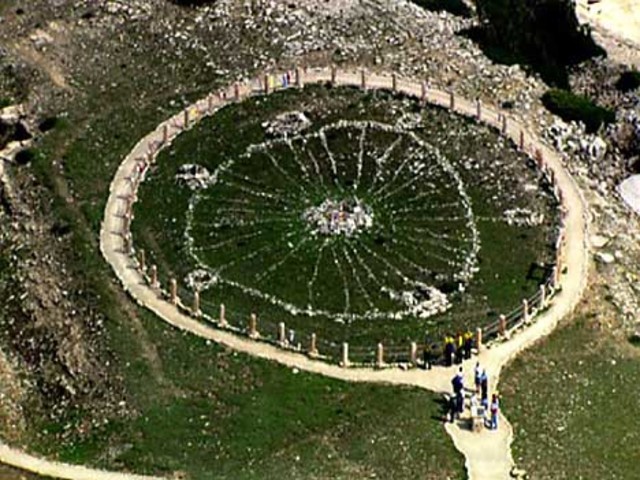 Building of Bighorn Medicine Wheel.