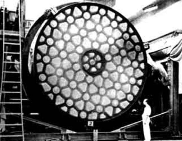 Primer teelscopio de espejos múltiples.