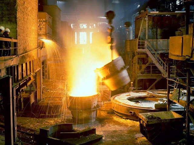 las industrias de hierro y las maquinaras fueron fundadas por ricos mercaderes