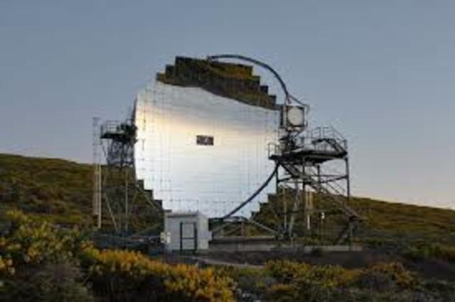 Telescopio con espejos múltiples