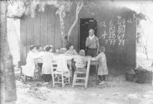 CREACION DE ESCUELAS OFICIALES