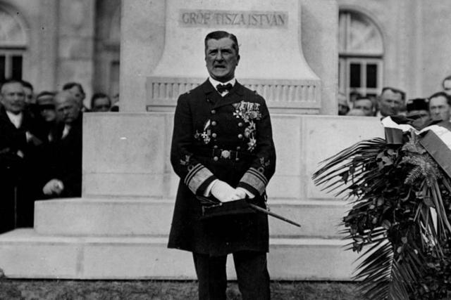 Horthy établit sa dictature en Hongrie