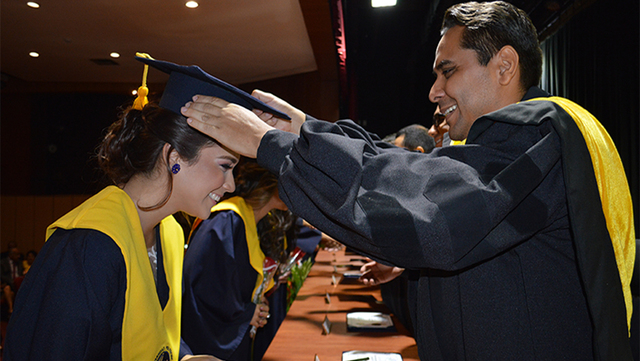 Primera promoción Universitaria en administración.