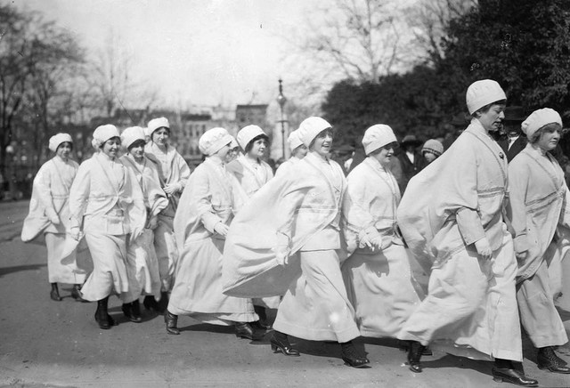 About 5,000 paraded for women's suffrage up Pennsylvania Avenue in Washington D.C., with about have a million onlookers