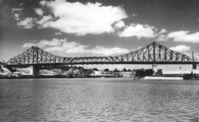 Construction of the Story Bridge begins, finished in 1940.