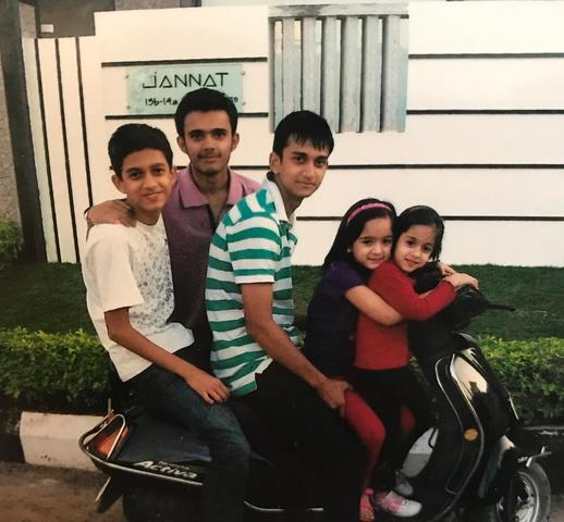 Fui a India para visitar familia.