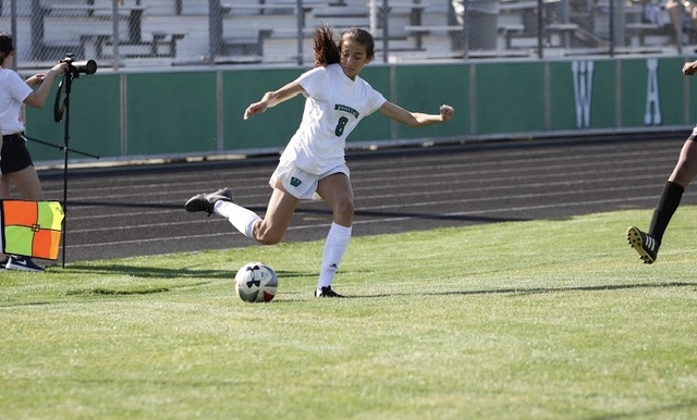 Empecé a jugar fútbol a WCWAA con mis amgos.