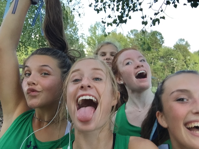 Mi hermana y yo unimos el equipo de correr.