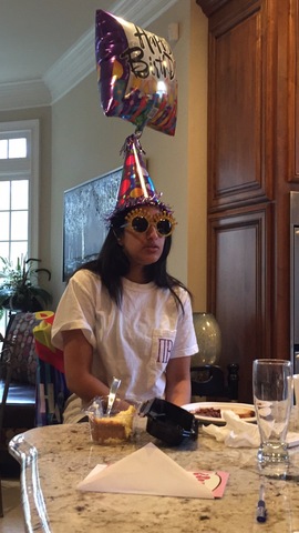 Mi hermana se lastimó porque to tropecé ella