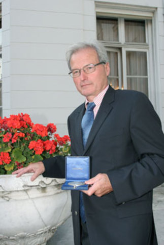 Michael Callon añade al Constructivismo Social diversas pautas.