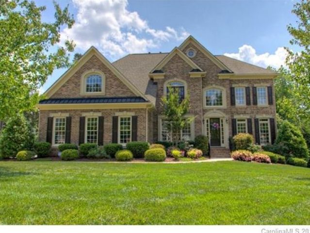 Mi familia y yo nos mudamos a Charlotte, NC para el trabajo de mi padre.