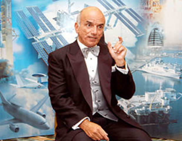 Dennis Tito (EEUU), primer turista espacial.